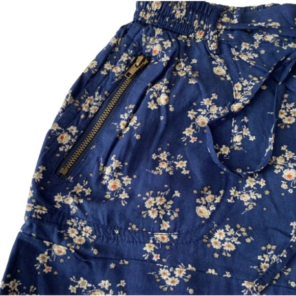 EUC‎ Forever 21 Blue Floral Size 31 Shorts with Pockets Drawstring Waist - Picture 16 of 16